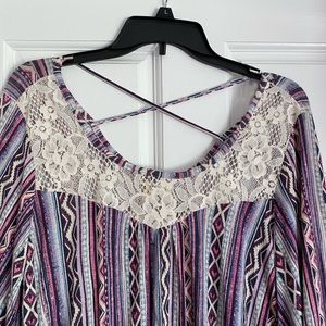 Womens 3/4 flowing sleeve shirt.